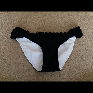 Reversible scallop bikini bottoms